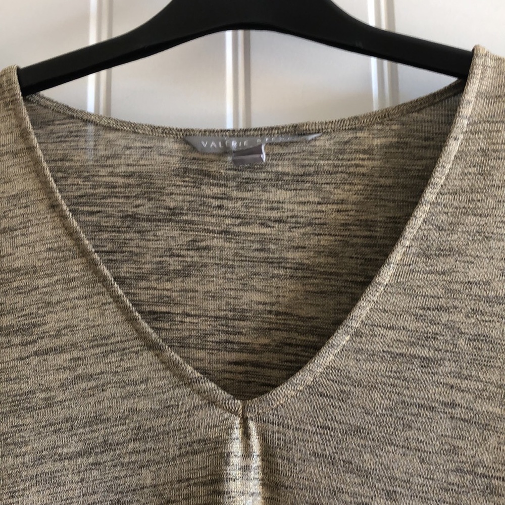 Valerie Steven’s Gold Shimmering Bell-Sleeve Top - Picture 3 of 7